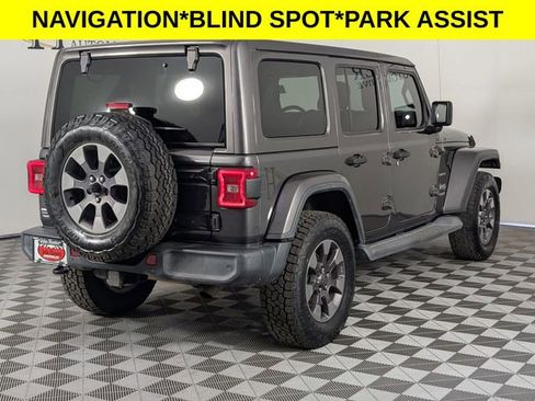 Used 2018 Jeep Wrangler Unlimited Sahara AWD/4WD image 7