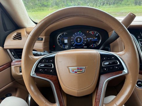 Used 2016 Cadillac Escalade Platinum AWD/4WD image 27
