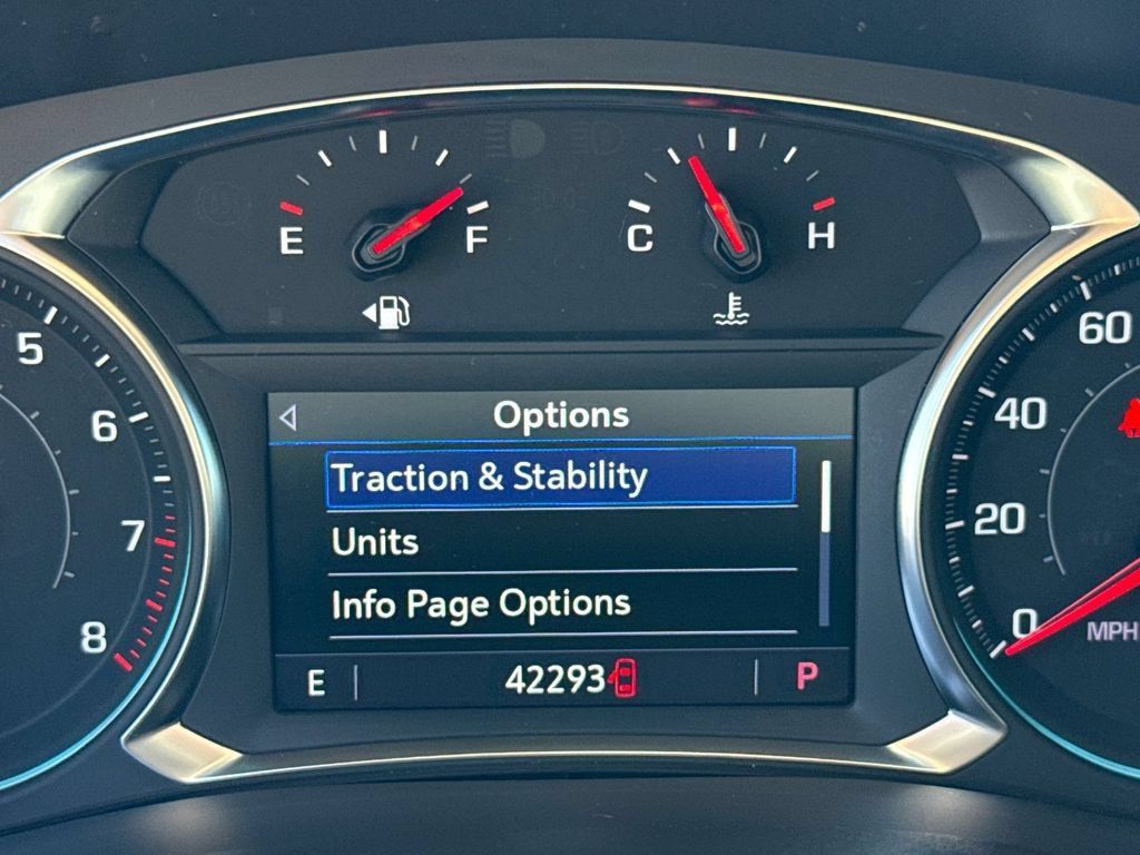 Used 2023 Chevrolet Traverse RS AWD/4WD image 38