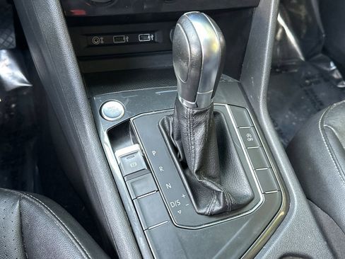 Used 2018 Volkswagen Tiguan SE image 17