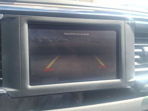 Used 2023 Chrysler Voyager LX image 27