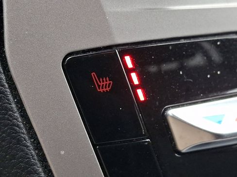 Used 2023 Ford Explorer XLT image 28