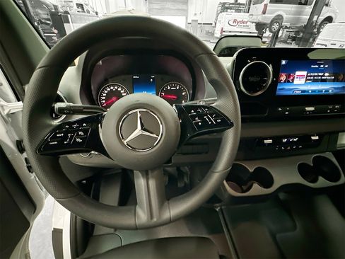 Certified 2025 Mercedes-Benz Sprinter 2500 image 22