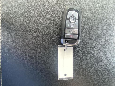 Used 2019 Ford F150 Lariat w/ Equipment Group 502A Luxury AWD/4WD image 19