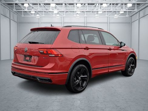 Certified 2024 Volkswagen Tiguan SE R-Line image 6