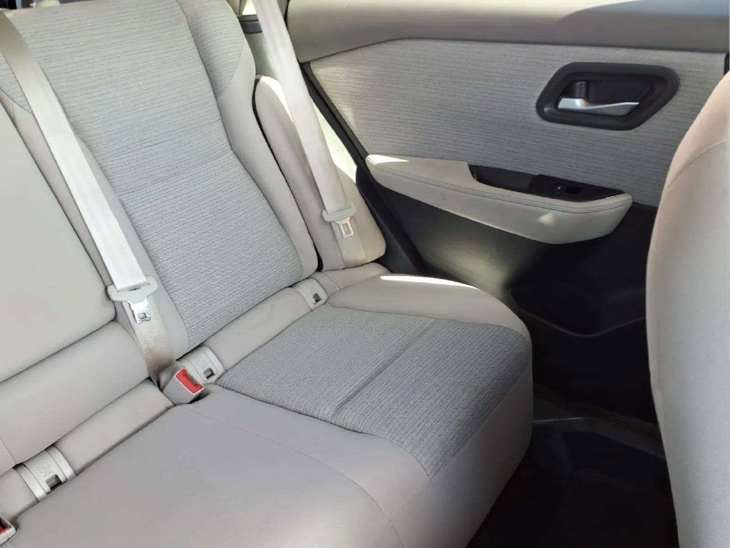 Used 2023 Nissan Rogue SV FWD image 17