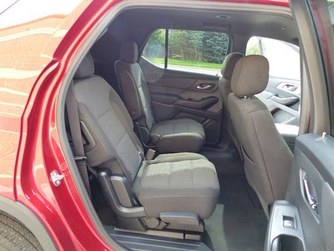 Used 2023 Chevrolet Traverse LT FWD image 44