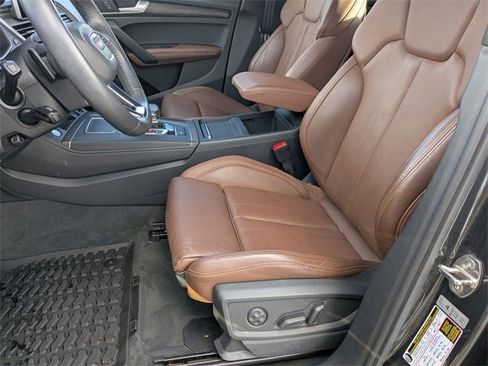 Used 2019 Audi Q5 Prestige w/ Prestige Package image 12