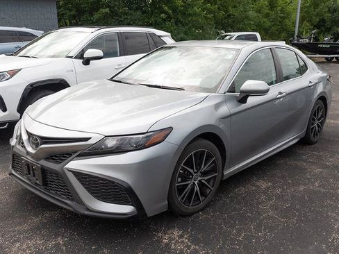 Used 2023 Toyota Camry SE AWD/4WD image 4