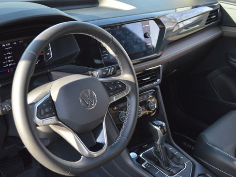 Used 2022 Volkswagen Taos SEL image 60