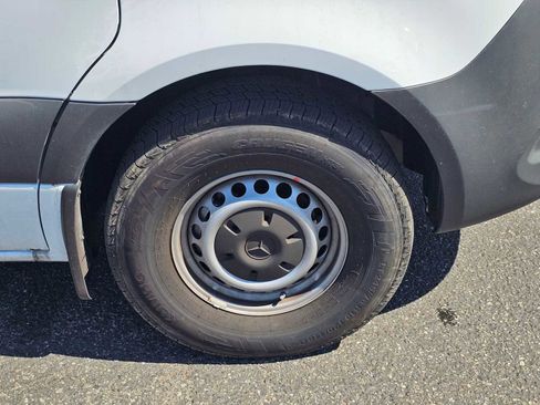 Used 2025 Mercedes-Benz Sprinter 2500 image 9