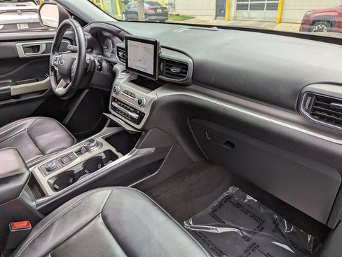 Used 2021 Ford Explorer XLT w/ Equipment Group 202A AWD/4WD image 41