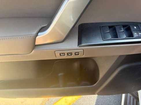 Used 2022 Lexus GX 460 Premium w/ Accessory Package AWD/4WD image 12