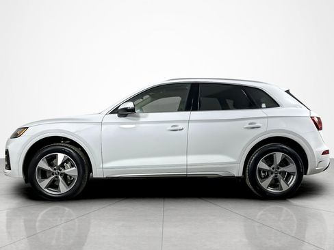 Used 2023 Audi Q5 2.0T Premium w/ Convenience Package image 2