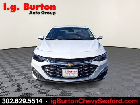 Used 2025 Chevrolet Malibu LT FWD image 2
