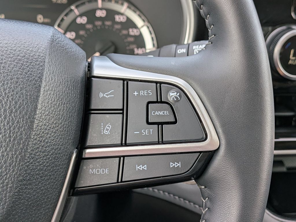 Used 2026 Toyota Highlander XLE AWD/4WD image 30