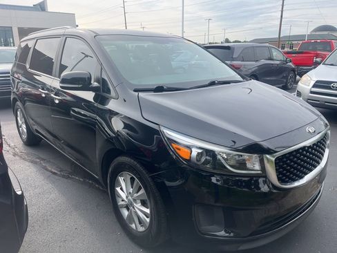 Used 2016 Kia Sedona LX w/ Option Group 020 FWD image 2