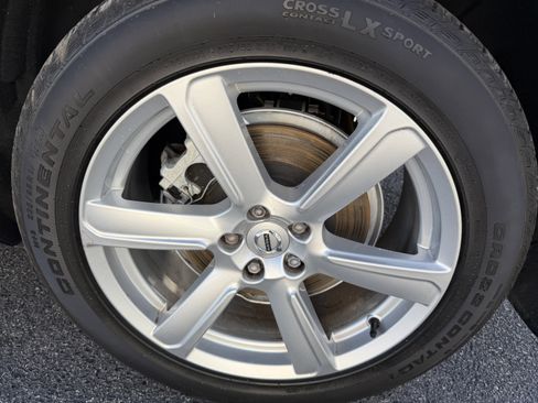 Certified 2022 Volvo XC90 T5 Momentum image 33