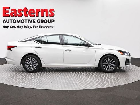 Used 2025 Nissan Altima 2.5 SV FWD image 4