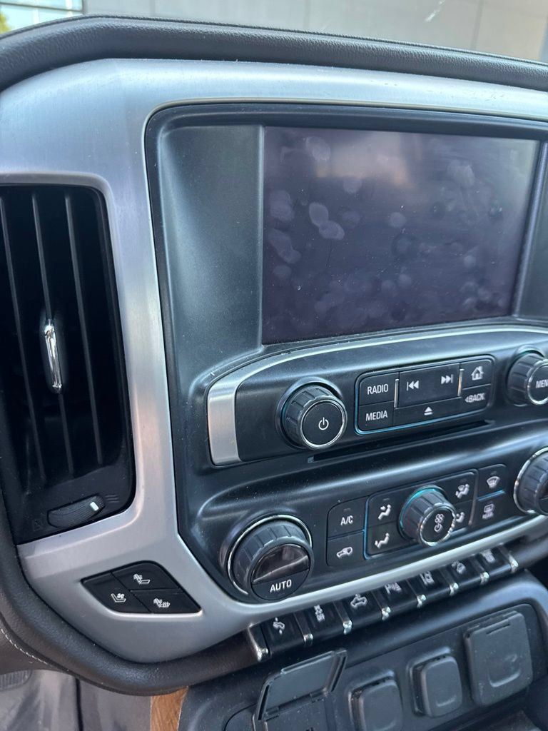 Used 2019 GMC Sierra 2500 SLT w/ Duramax Plus Package AWD/4WD image 4