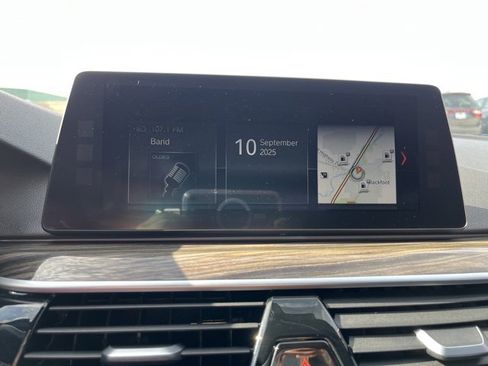 Used 2017 BMW 530i w/ Premium Package image 39