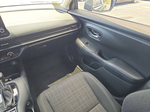 Used 2023 Honda HR-V LX image 12