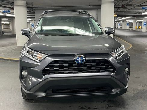 Used 2020 Toyota RAV4 XLE image 31