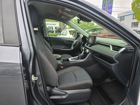 Used 2022 Toyota RAV4 LE AWD/4WD image 11