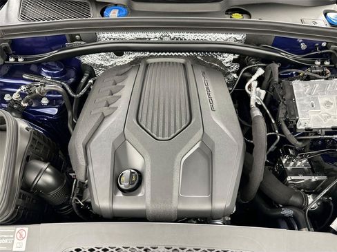 Certified 2026 Porsche Macan AWD/4WD image 37