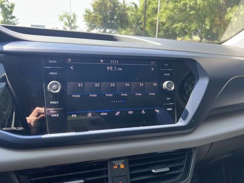 Certified 2023 Volkswagen Taos SE FWD image 21