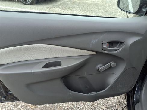 Used 2009 Toyota Yaris image 12