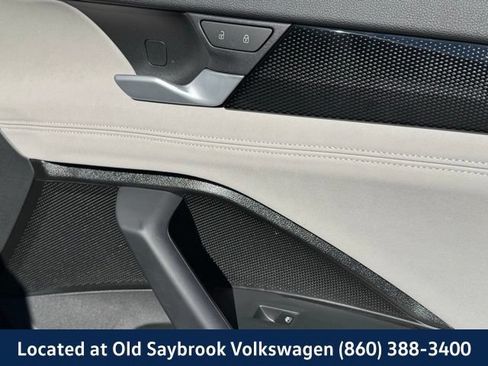 Used 2025 Volkswagen Tiguan SE AWD/4WD image 30