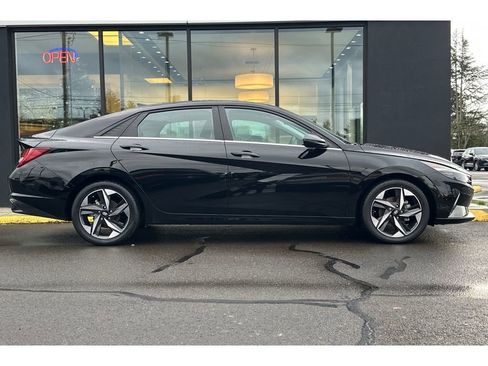 Used 2023 Hyundai Elantra Limited image 3