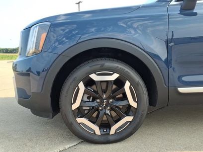 Used 2024 Kia Telluride EX w/ EX Captain's Chair Package
