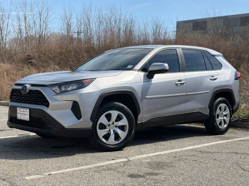 Used 2022 Toyota RAV4 LE image 4