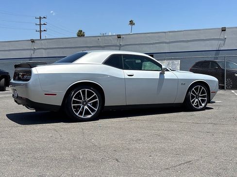 Used 2023 Dodge Challenger R/T RWD image 3