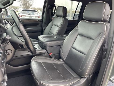 Used 2023 Chevrolet Suburban Premier image 25