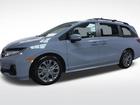 New 2026 Honda Odyssey Touring image 4