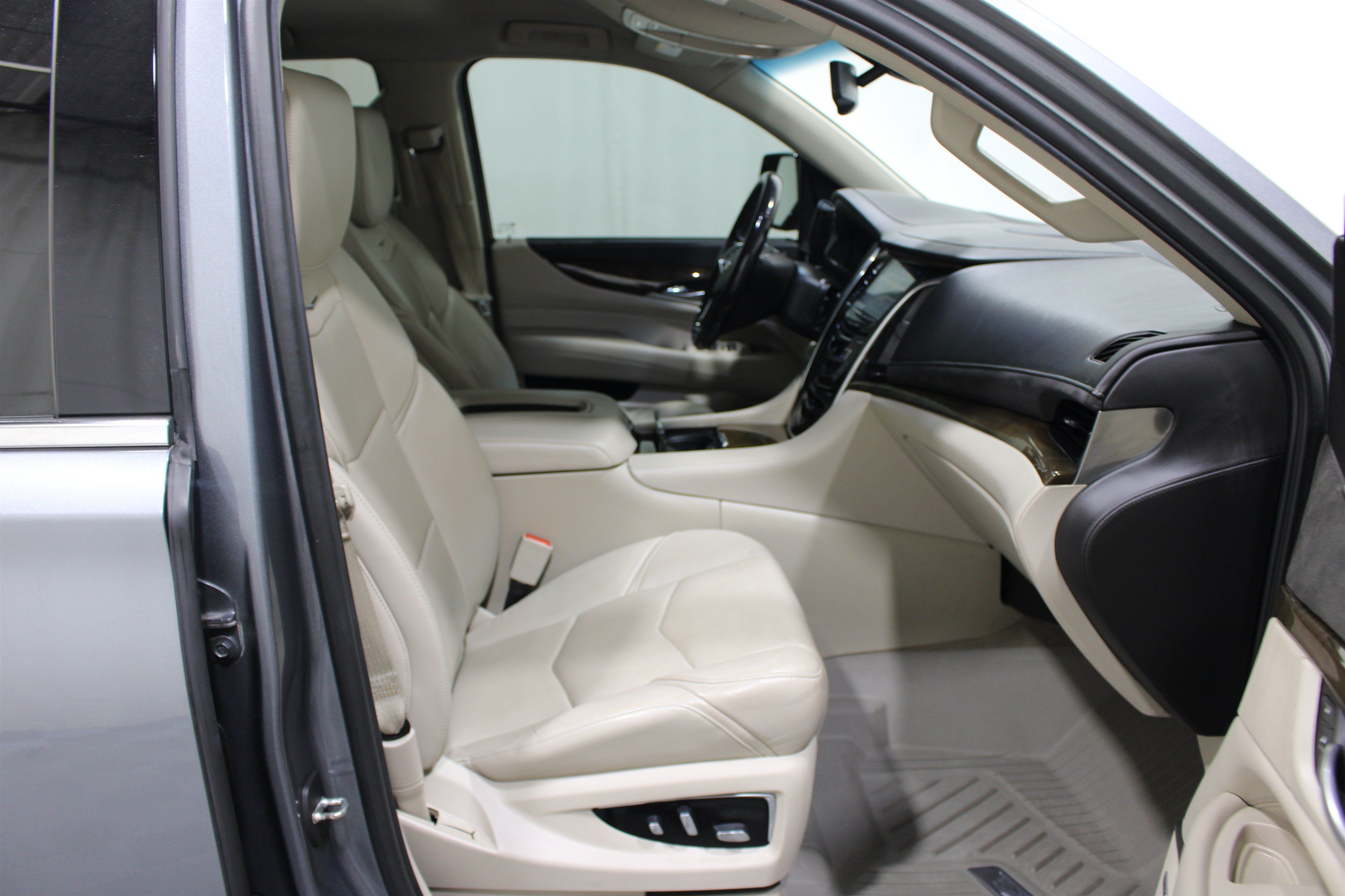 Used 2019 Cadillac Escalade Platinum Sport AWD/4WD image 28