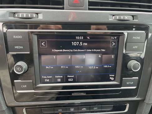 Used 2019 Volkswagen Golf S image 16