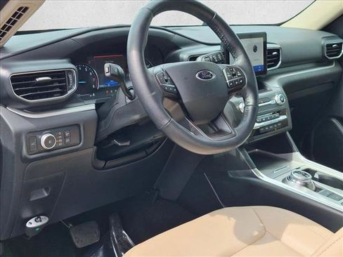 Used 2020 Ford Explorer XLT w/ Equipment Group 202A RWD image 10