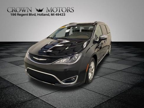 Used 2017 Chrysler Pacifica Limited w/ UConnect Theater Package image 3