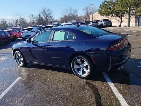Used 2015 Dodge Charger SXT RWD image 6