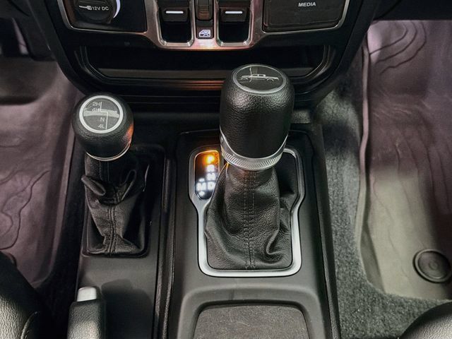 Used 2023 Jeep Gladiator Sport AWD/4WD image 15