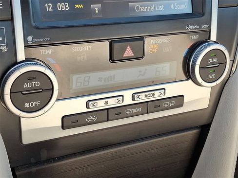 Used 2014 Toyota Camry XLE image 16