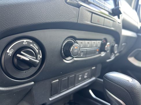 Used 2022 Nissan Frontier SV AWD/4WD image 27