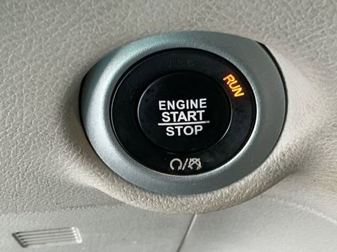 Used 2018 Chrysler Pacifica Touring-L Plus image 49