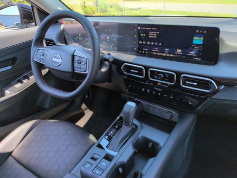 New 2026 Nissan Sentra SR w/ SR Premium Package FWD image 34