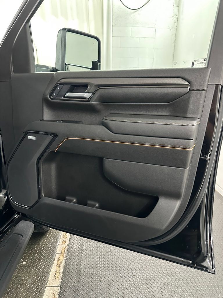 Used 2025 GMC Sierra 2500 AT4 w/ AT4 Premium Plus Package AWD/4WD image 38