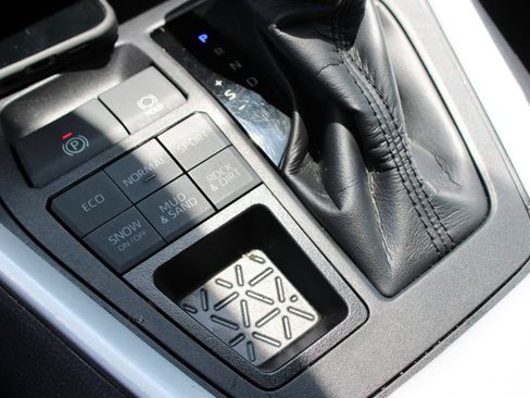 Used 2024 Toyota RAV4 XLE AWD/4WD image 19